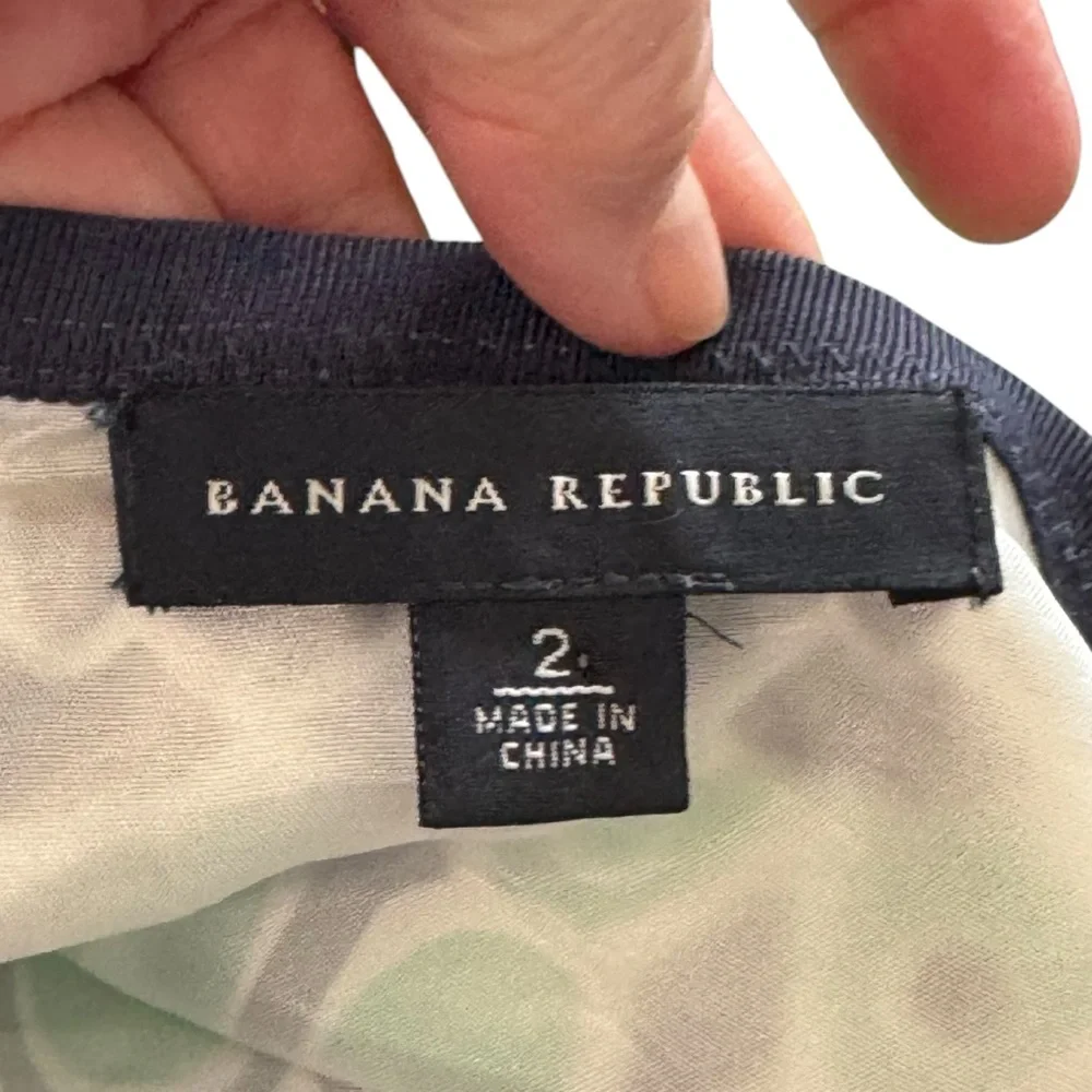 Banana Republic excellent side